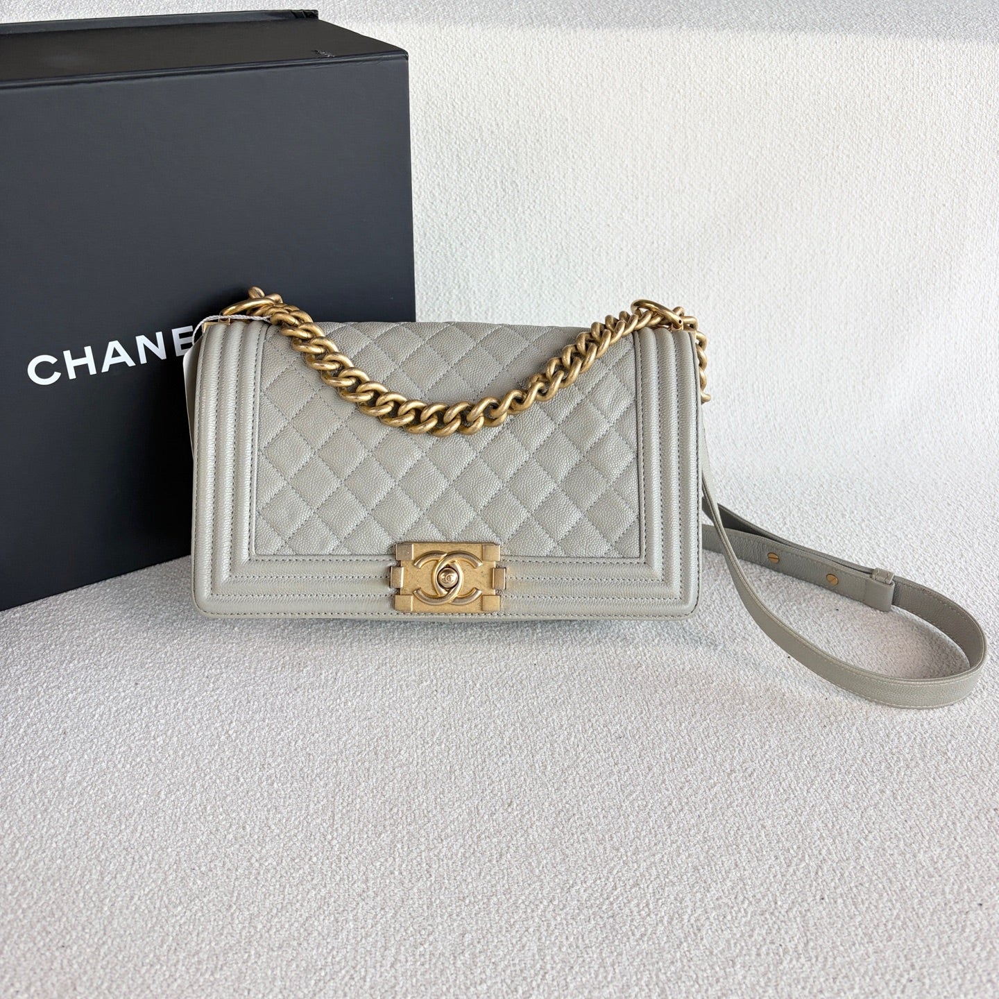 Chanel - Le Boy - Leather - Grey - (medium)