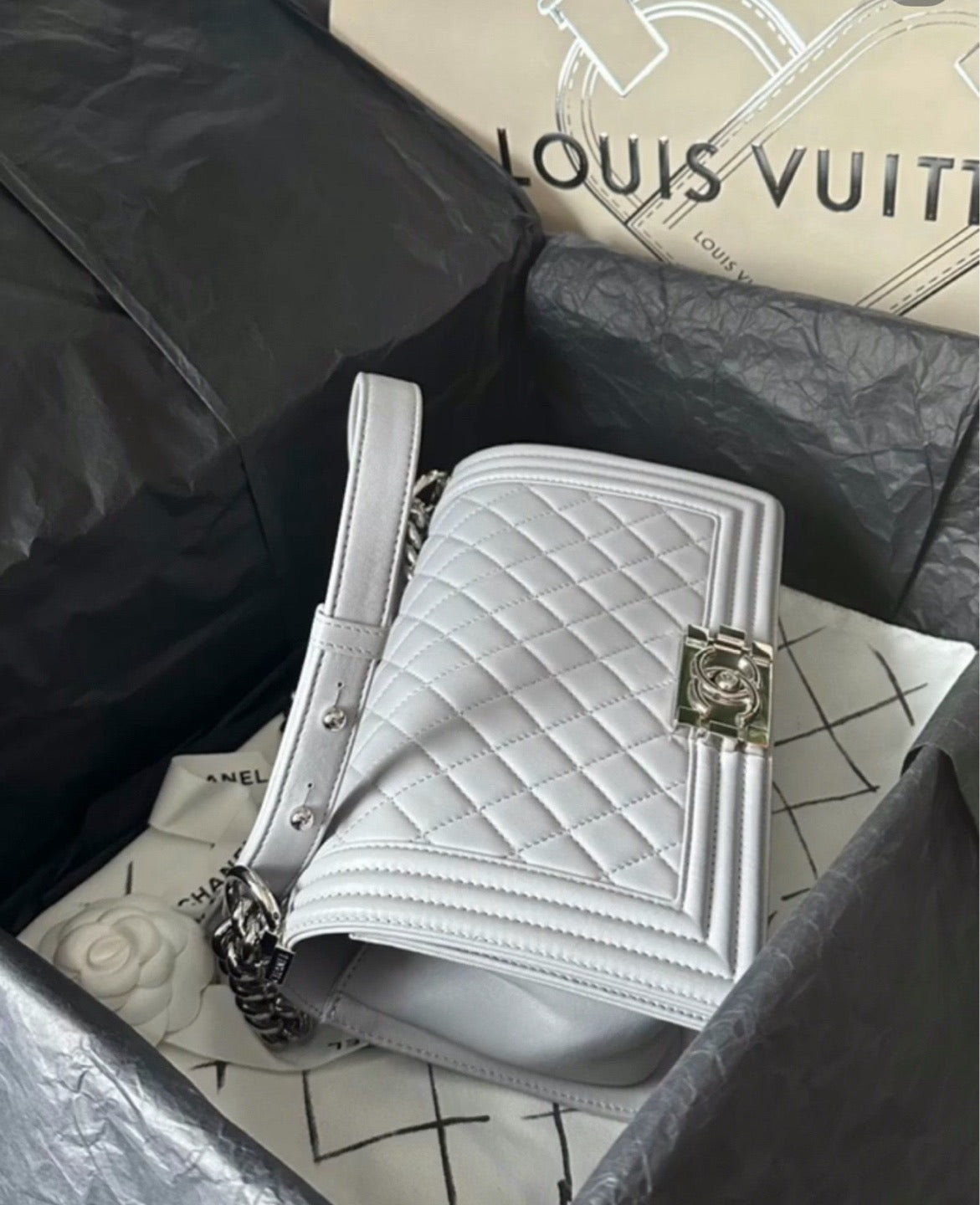 Chanel - Le Boy - Leather - Grey - (medium)