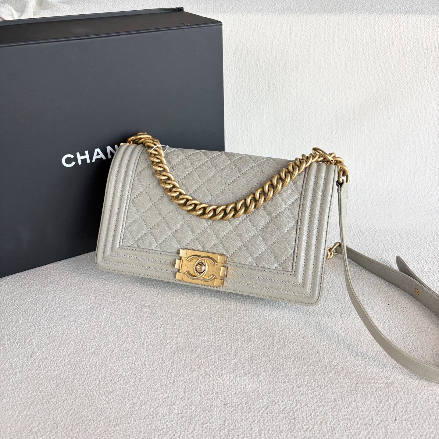 Chanel - Le Boy - Leather - Grey - (medium)