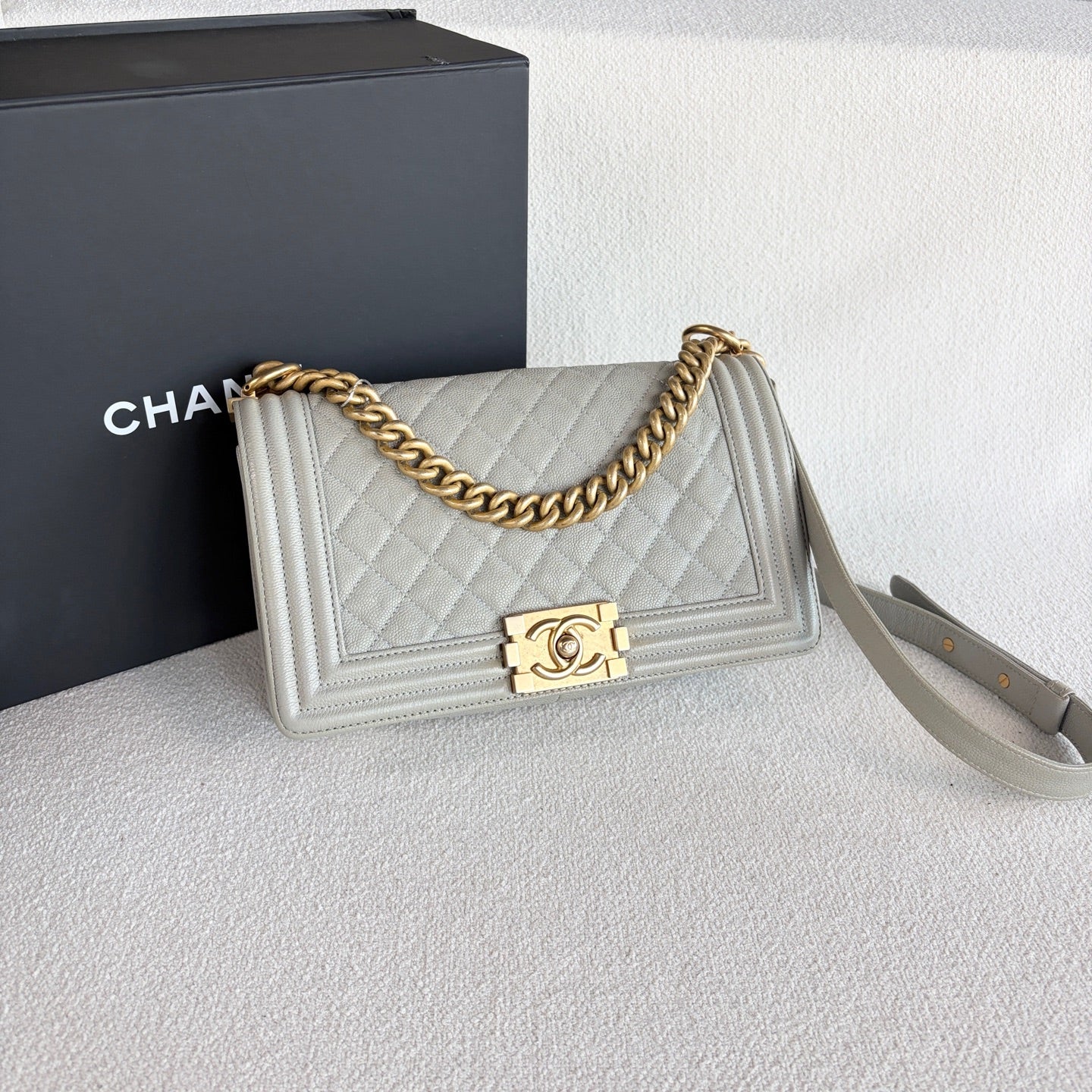 Chanel - Le Boy - Leather - Grey - (medium)