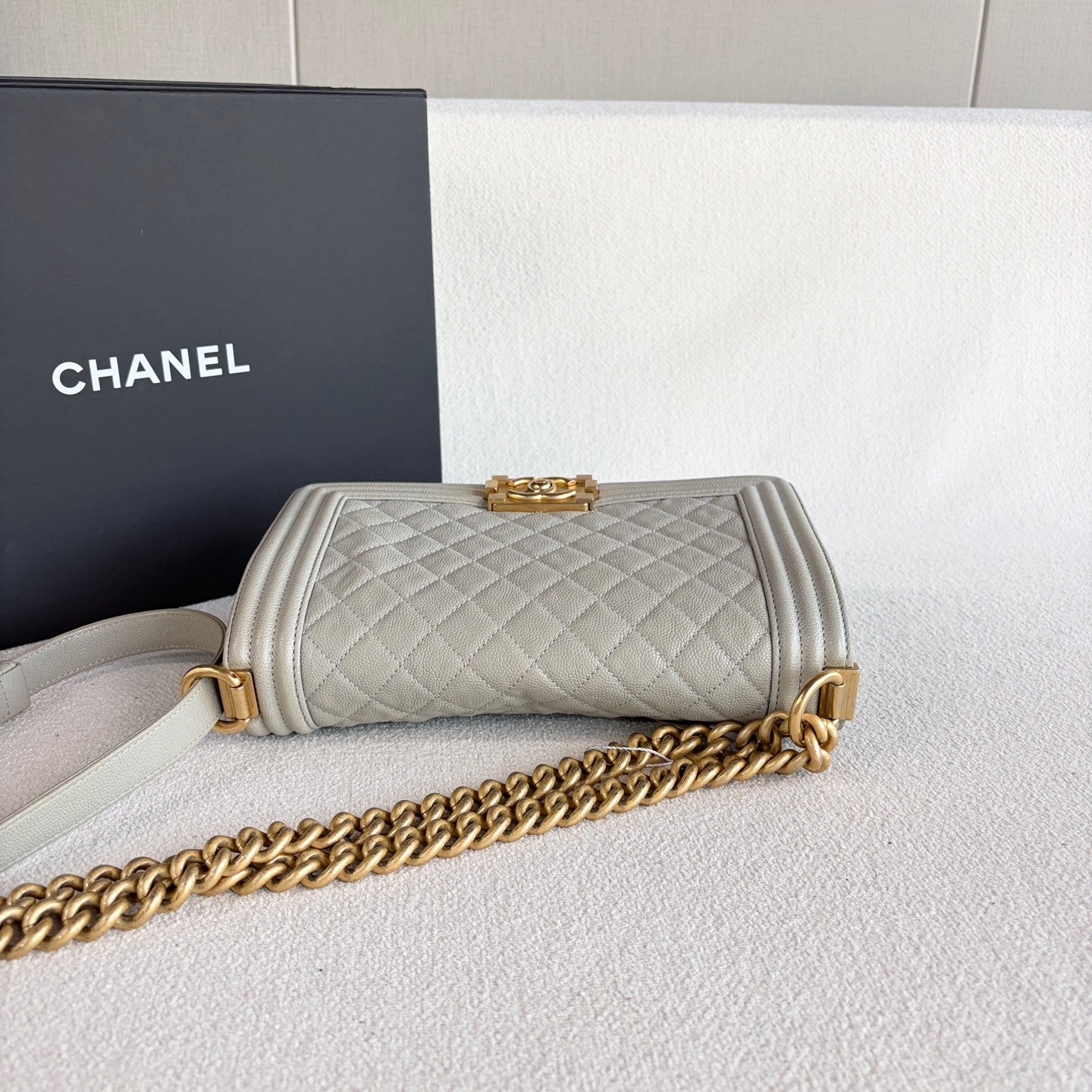 Chanel - Le Boy - Leather - Grey - (medium)