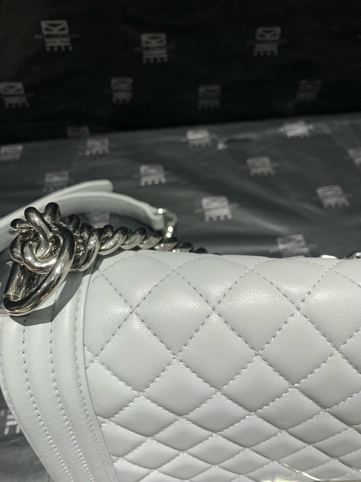 Chanel - Le Boy - Leather - Grey - (medium)