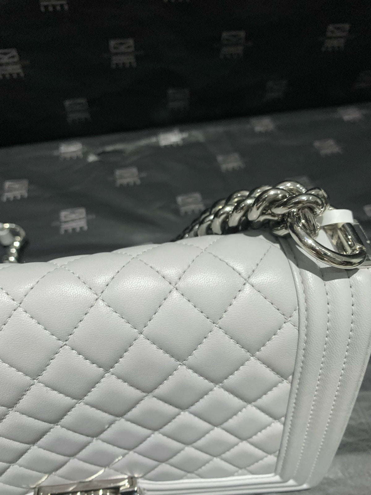 Chanel - Le Boy - Leather - Grey - (medium)
