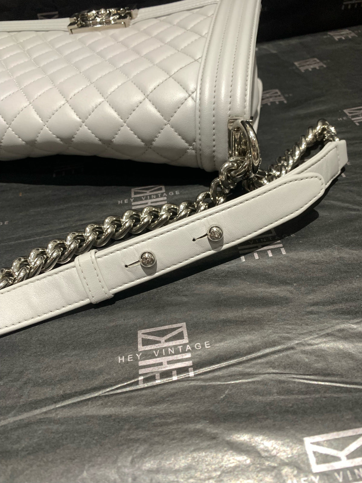 Chanel - Le Boy - Leather - Grey - (medium)