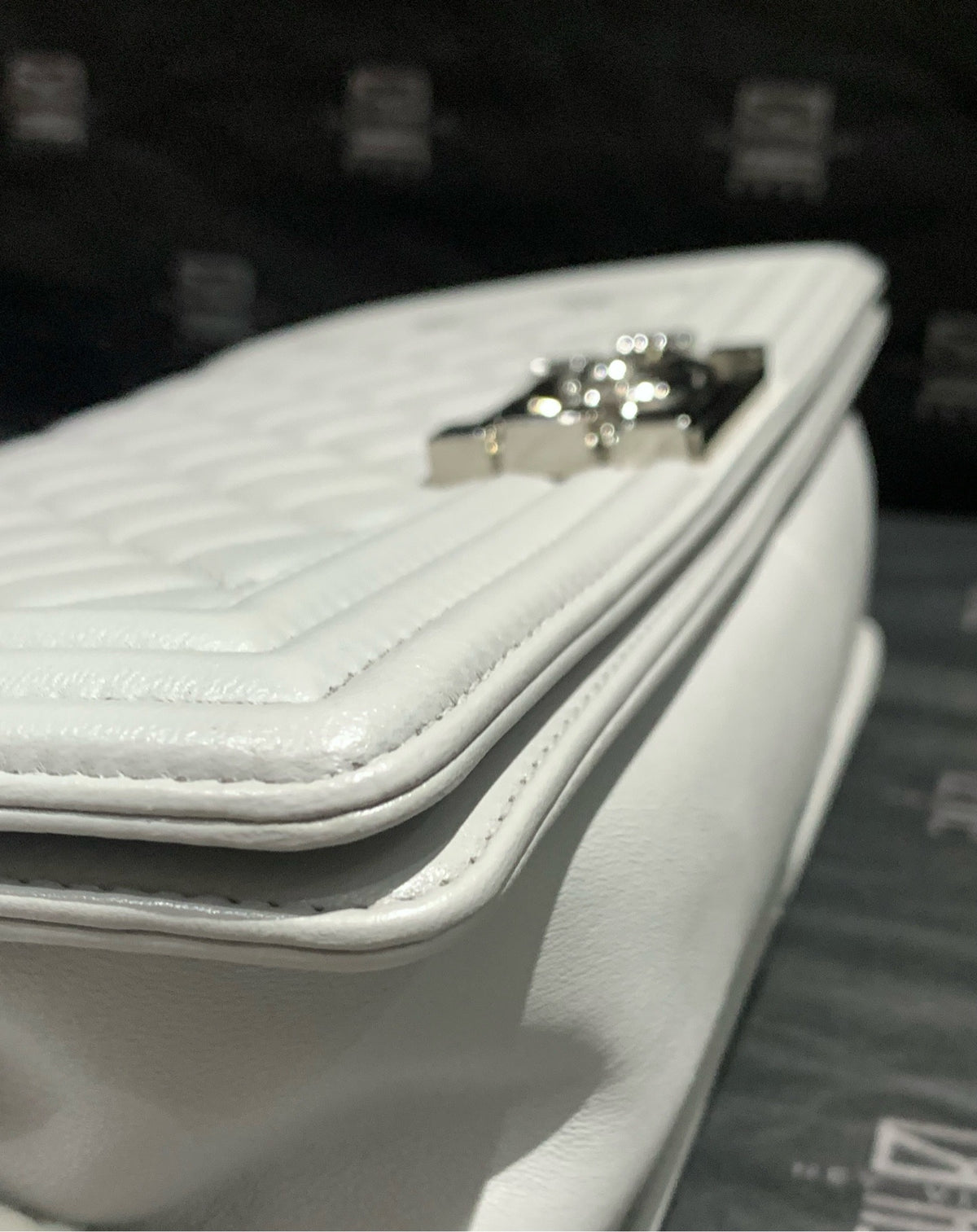 Chanel - Le Boy - Leather - Grey - (medium)