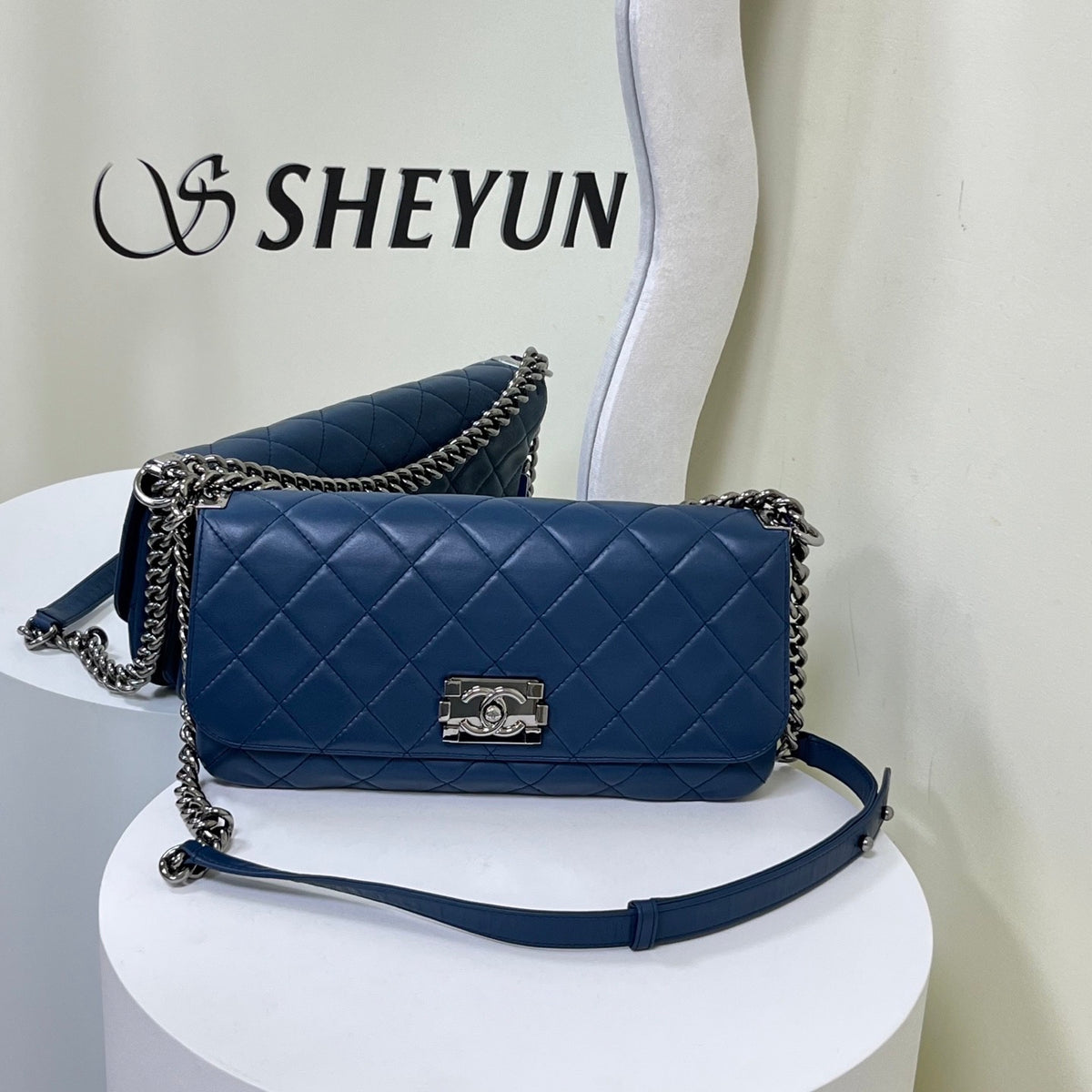 Chanel - Le Boy - Leather - Navy