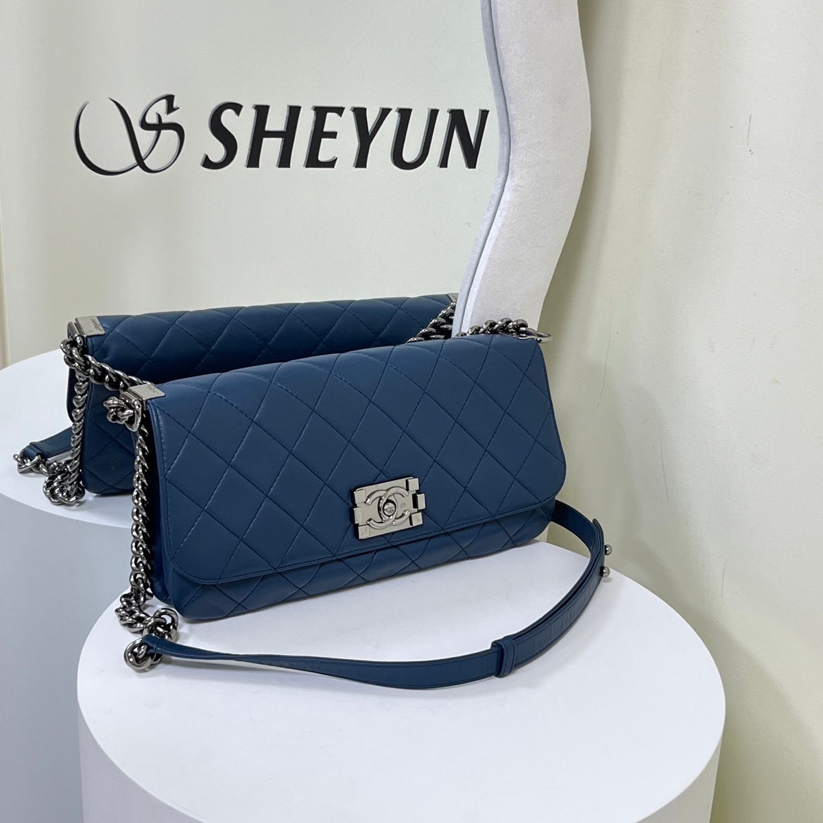 Chanel - Le Boy - Leather - Navy
