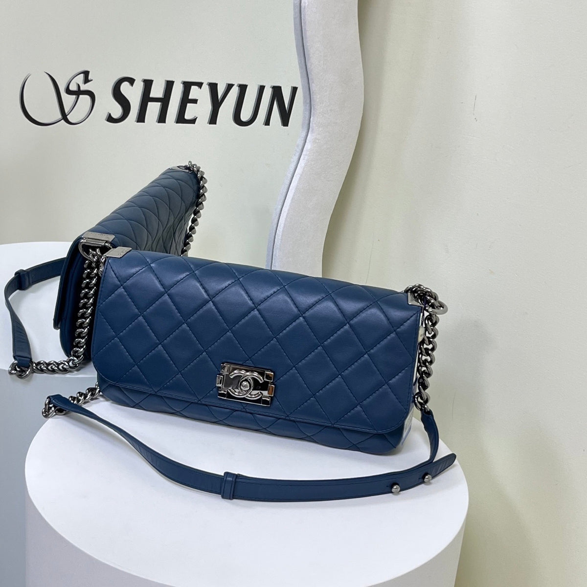Chanel - Le Boy - Leather - Navy