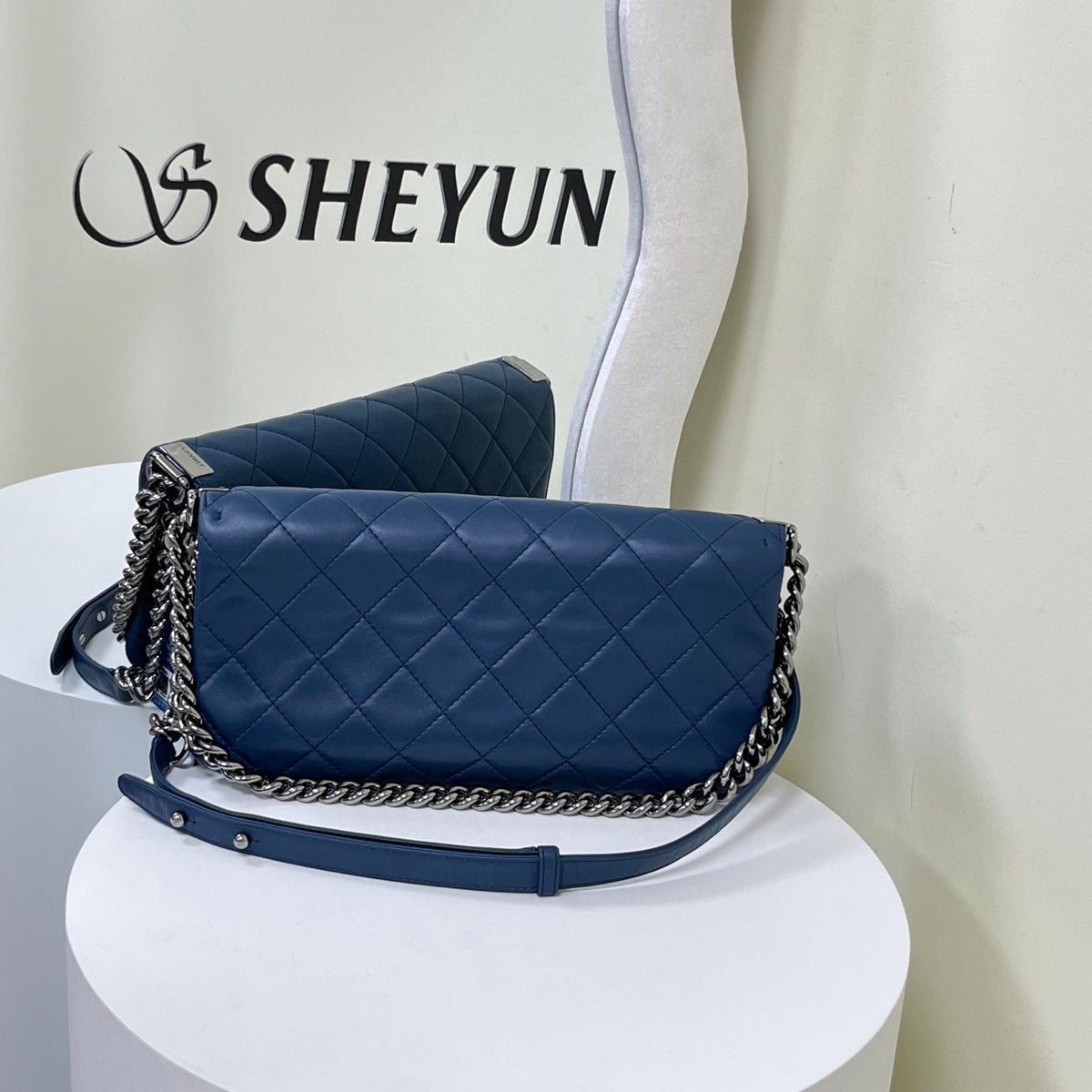 Chanel - Le Boy - Leather - Navy