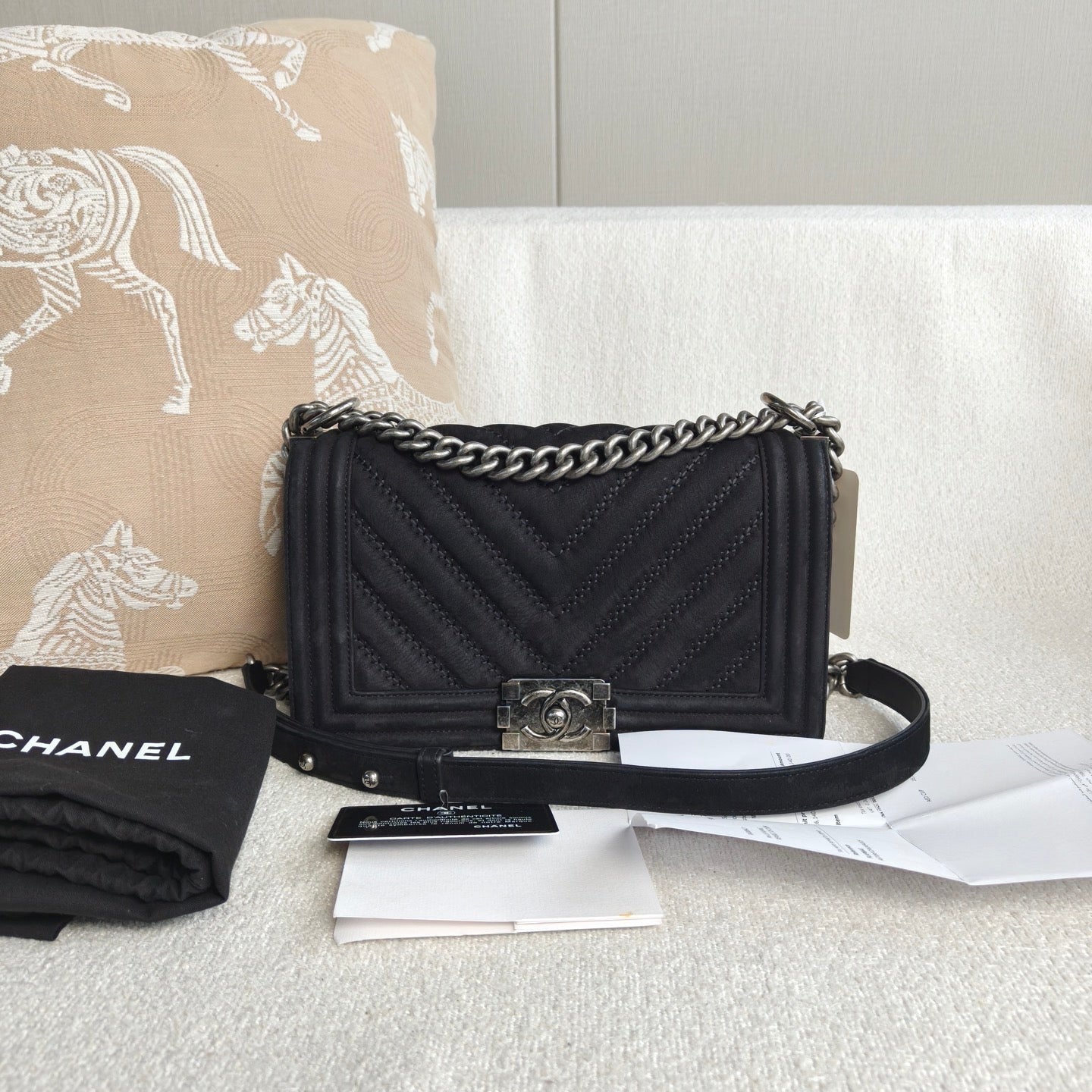 Chanel - Le Boy Medium - Calfskin leather - Black with Aged Silver-Tone Hardware - (Medium)