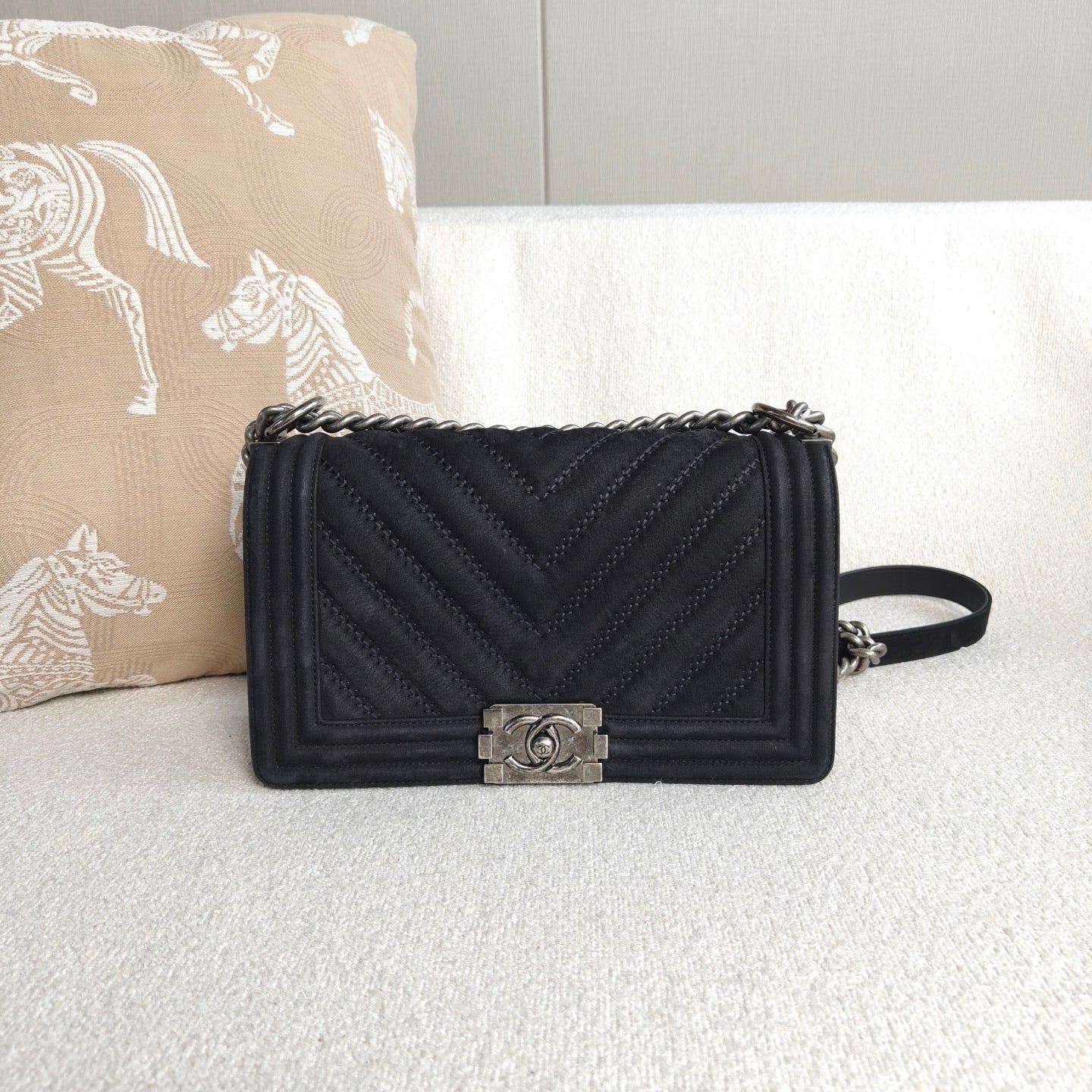 Chanel - Le Boy Medium - Calfskin leather - Black with Aged Silver-Tone Hardware - (Medium)