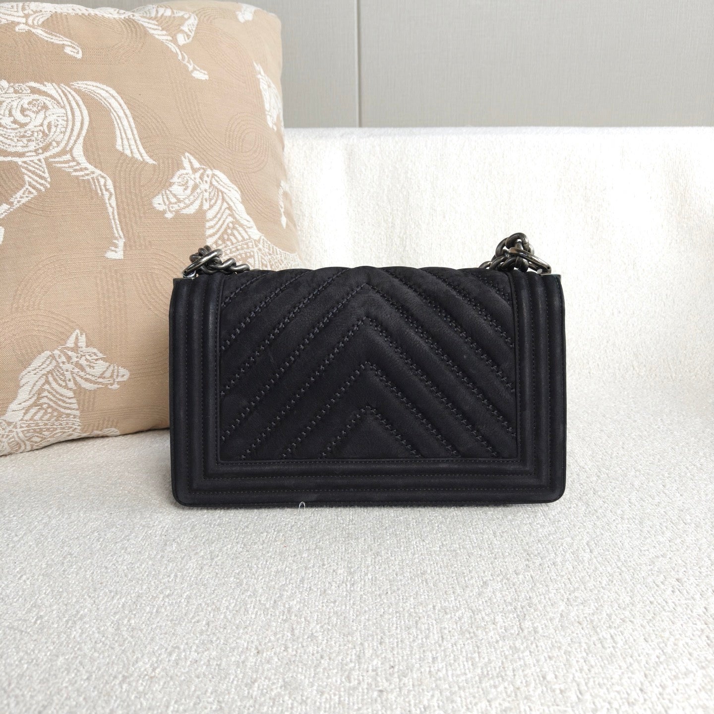 Chanel - Le Boy Medium - Calfskin leather - Black with Aged Silver-Tone Hardware - (Medium)