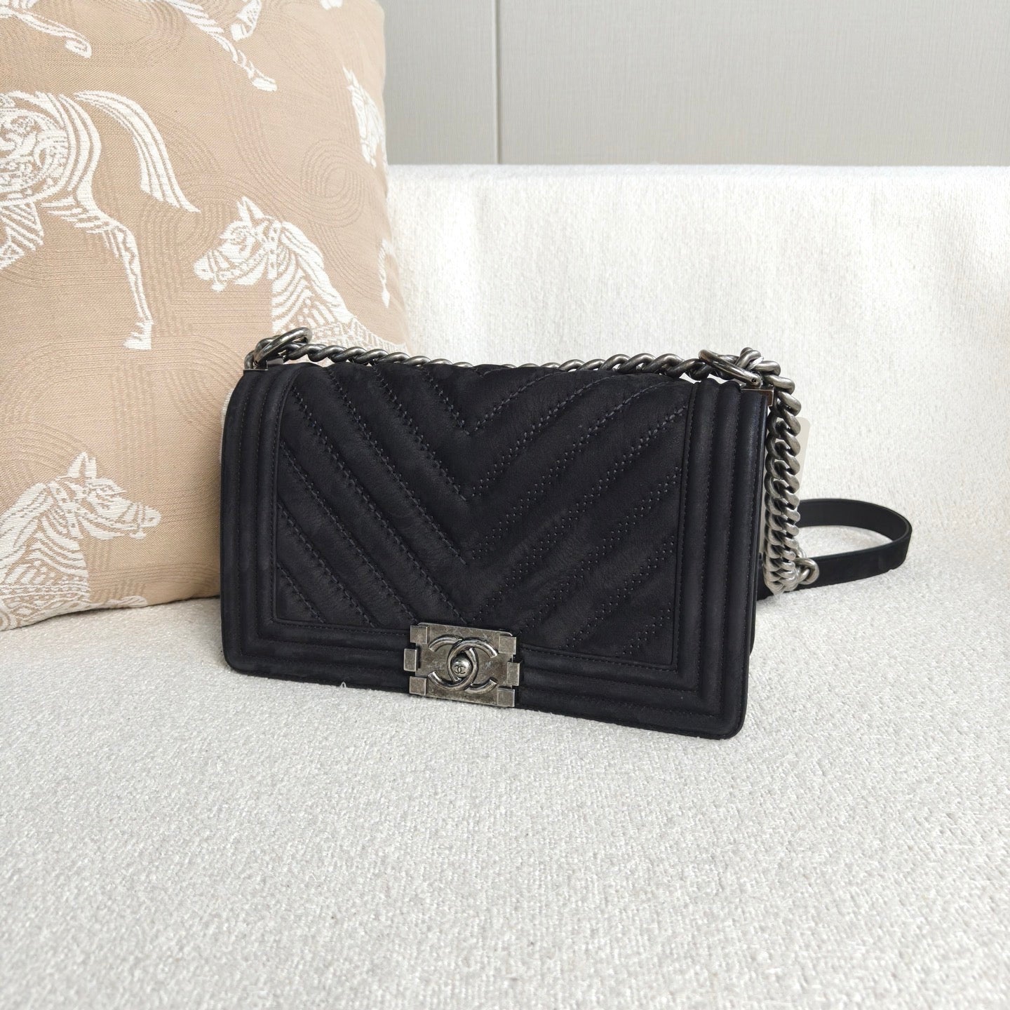 Chanel - Le Boy Medium - Calfskin leather - Black with Aged Silver-Tone Hardware - (Medium)