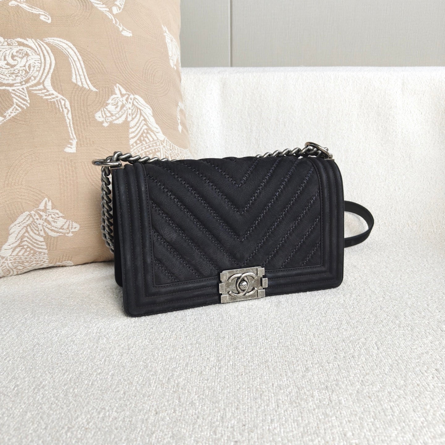 Chanel - Le Boy Medium - Calfskin leather - Black with Aged Silver-Tone Hardware - (Medium)
