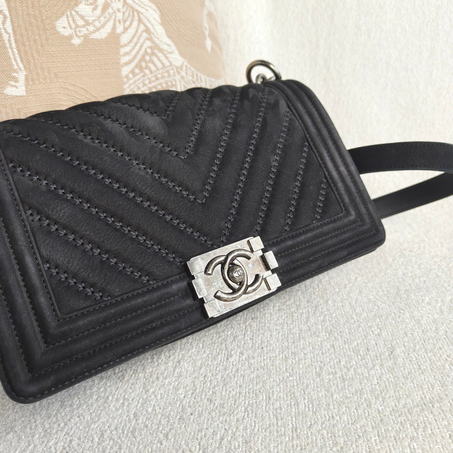 Chanel - Le Boy Medium - Calfskin leather - Black with Aged Silver-Tone Hardware - (Medium)