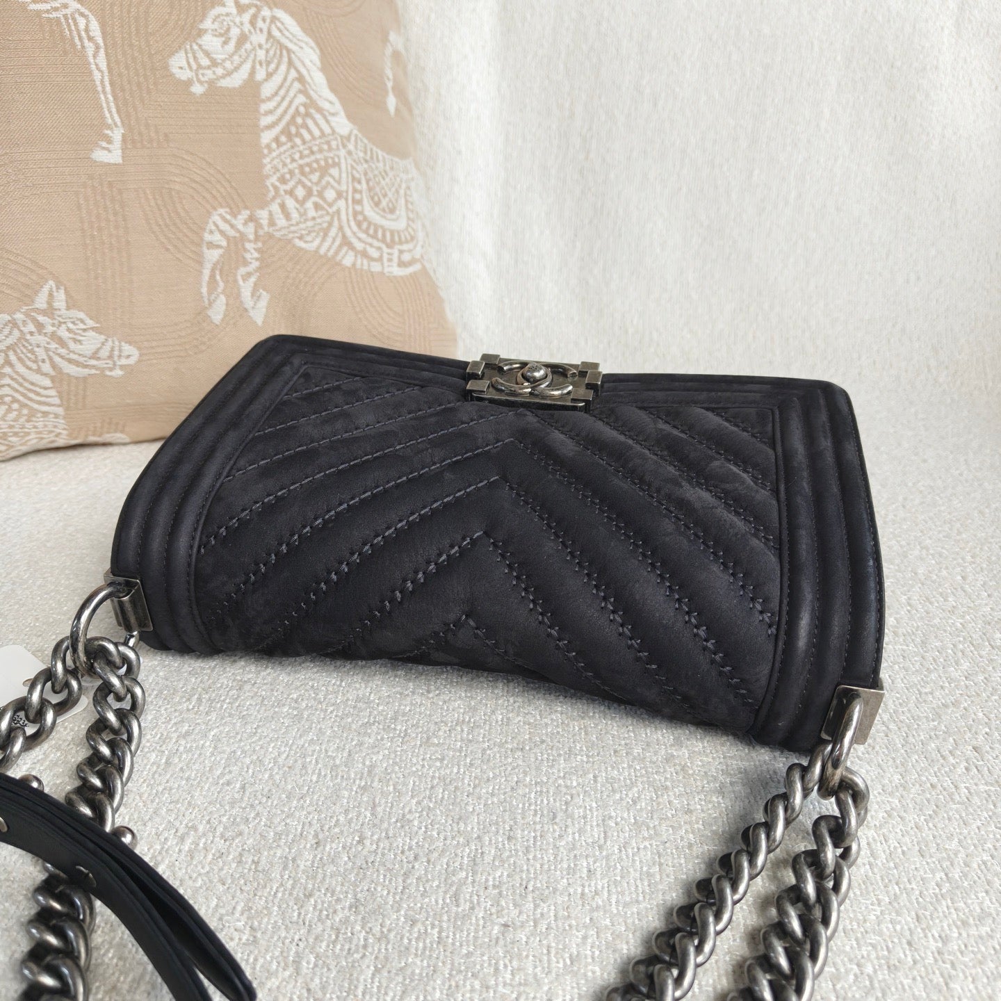 Chanel - Le Boy Medium - Calfskin leather - Black with Aged Silver-Tone Hardware - (Medium)