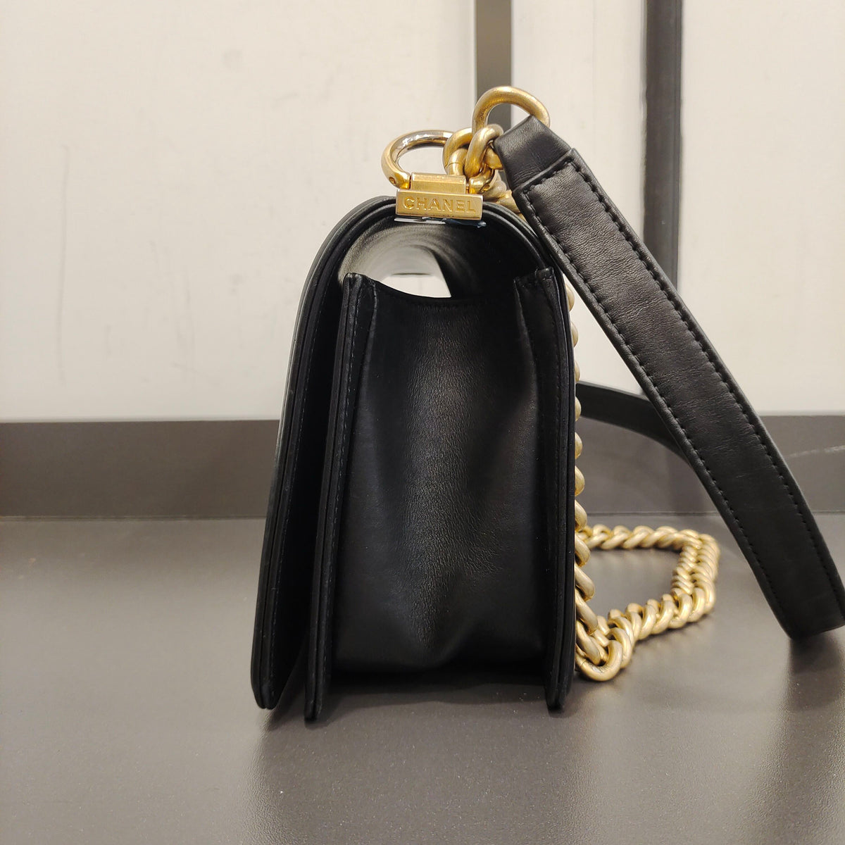 Chanel - Le Boy Medium - Leather - Black - (medium)