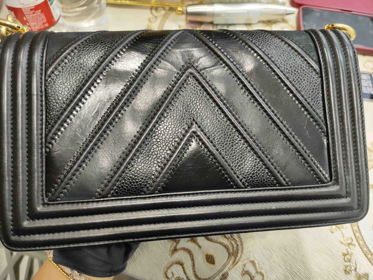 Chanel - Le Boy Medium - Leather - Black - (medium)