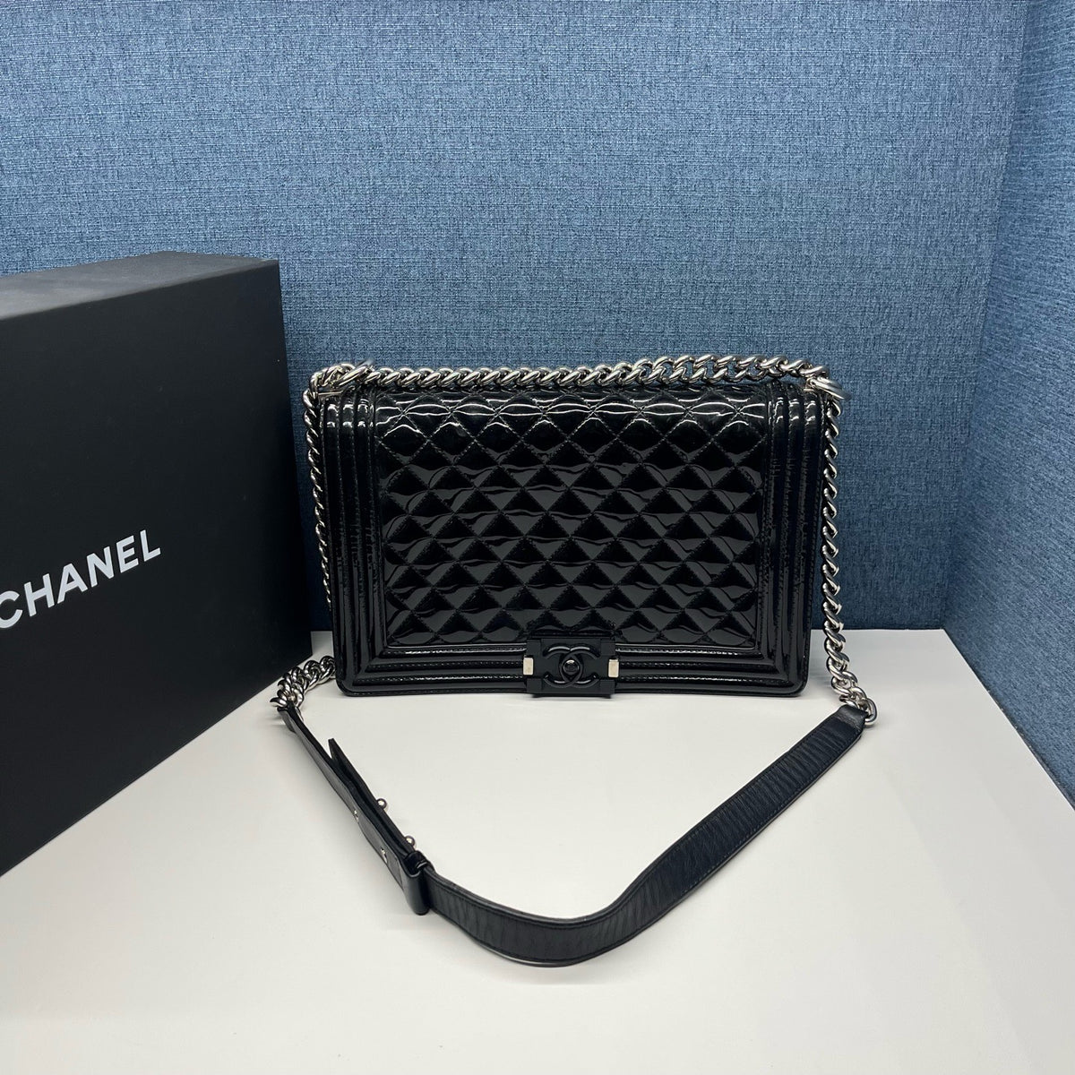 Chanel - Le Boy - Patent leather - Black