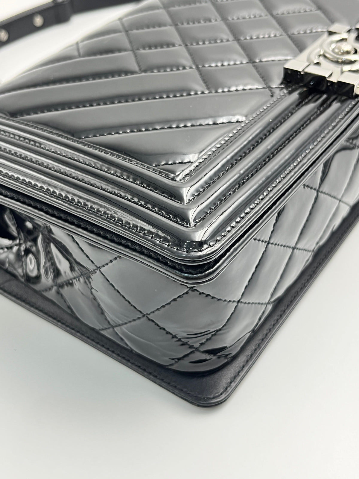 Chanel - Le Boy - Patent leather - Black - (large)