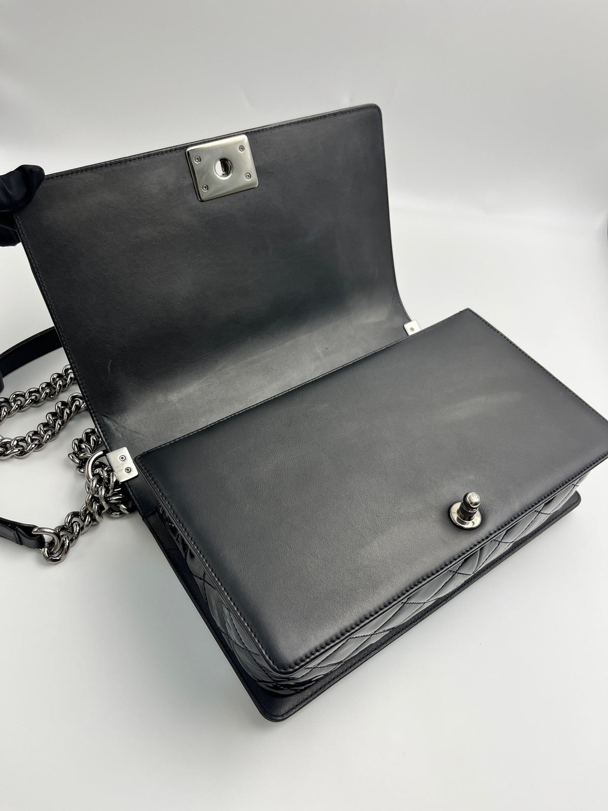 Chanel - Le Boy - Patent leather - Black - (large)