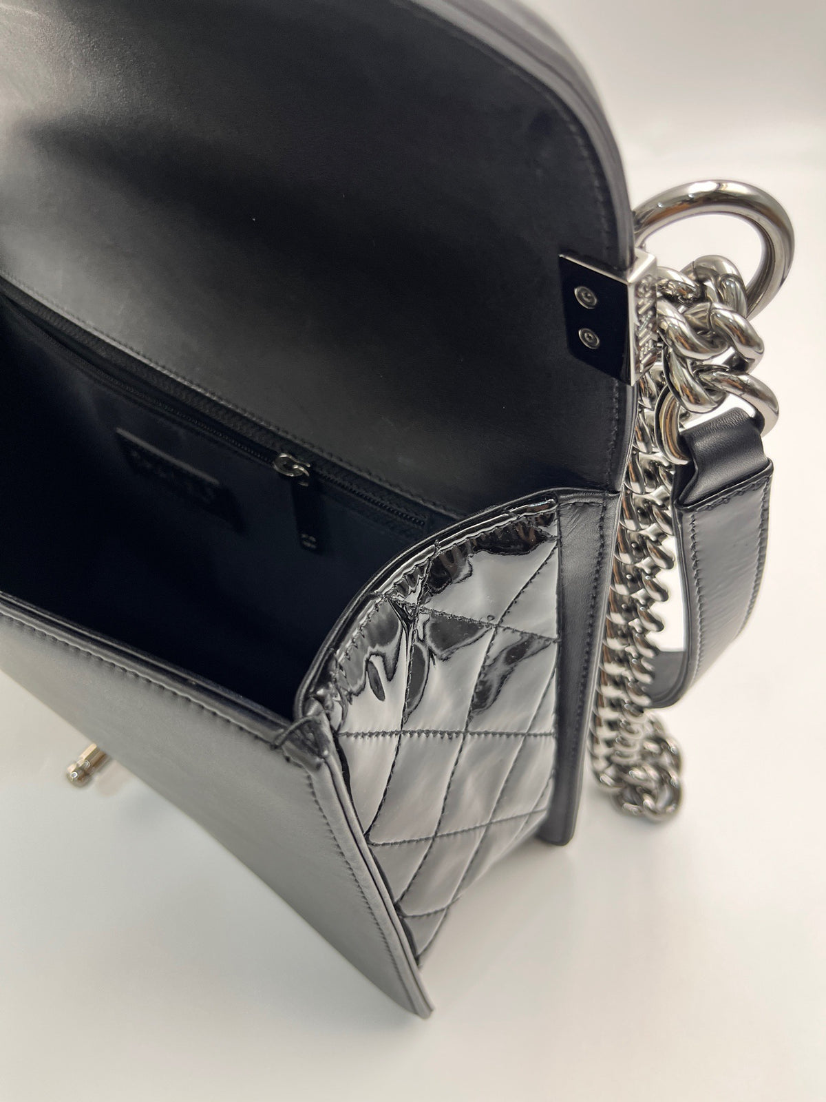 Chanel - Le Boy - Patent leather - Black - (large)
