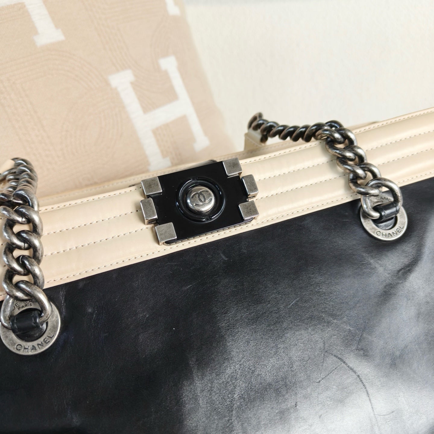 Chanel - Le Boy Tote - Cowhide leather - Black with Beige accents - (Medium)