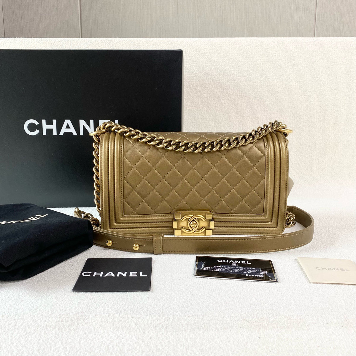 Chanel - Leboy - Leather - Gold - (Medium)