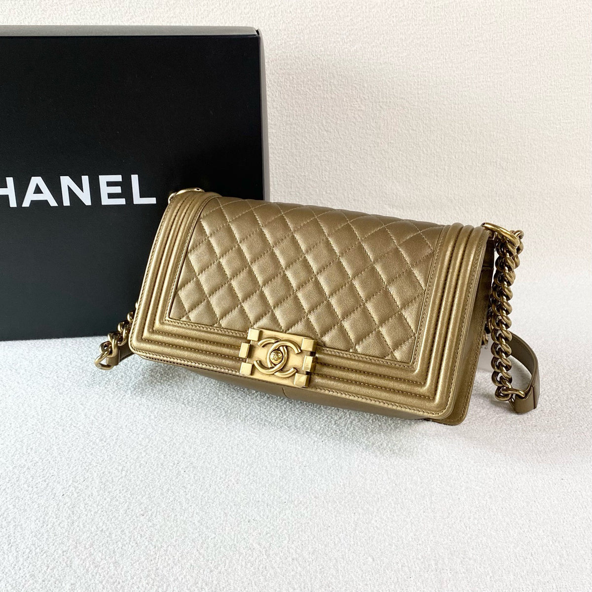 Chanel - Leboy - Leather - Gold - (Medium)