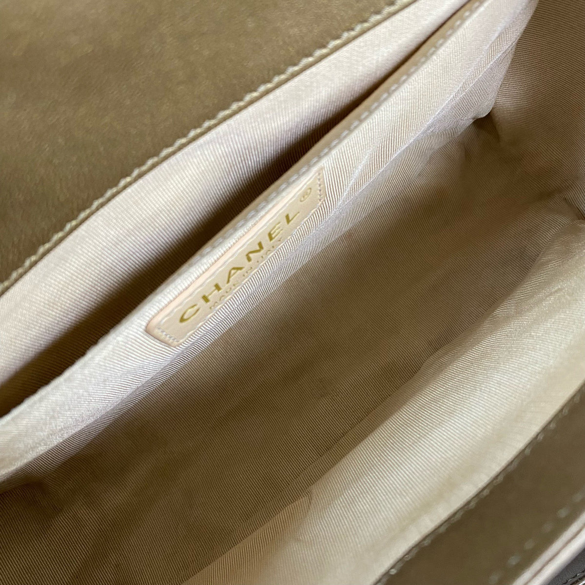 Chanel - Leboy - Leather - Gold - (Medium)