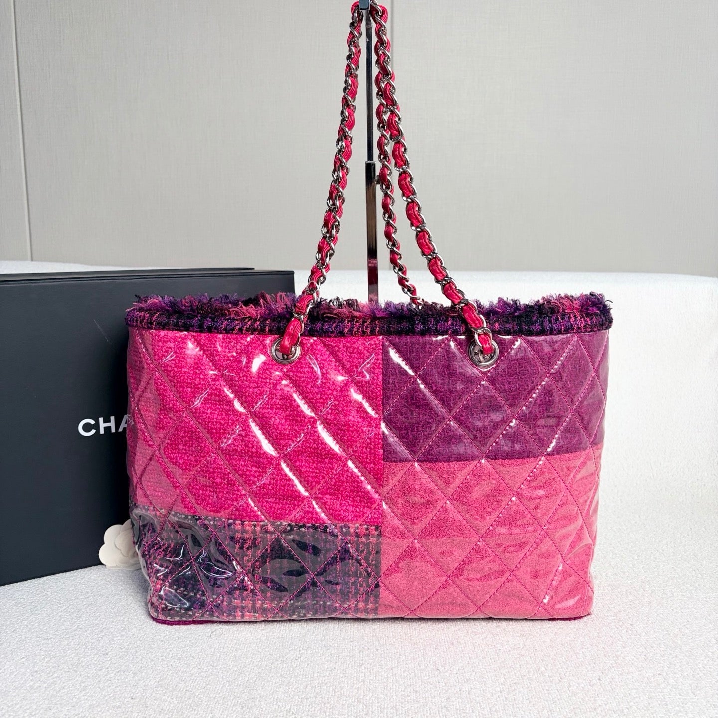 Chanel - Limited Edition Patchwork Tote Bag - Tweed and PVC - Multicolour (Pink and Purple) - (Medium)