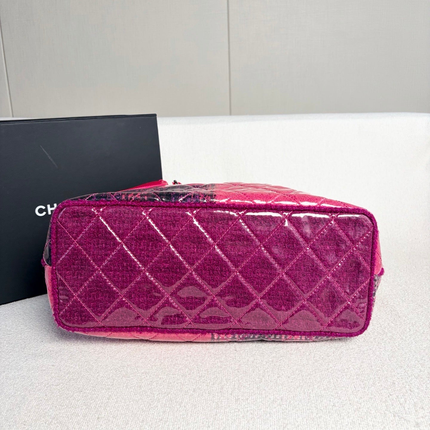 Chanel - Limited Edition Patchwork Tote Bag - Tweed and PVC - Multicolour (Pink and Purple) - (Medium)