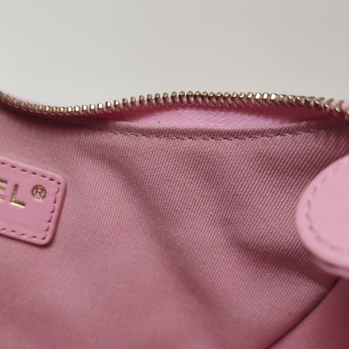 Chanel - Luna Hobo - Leather - Pink - (Small)