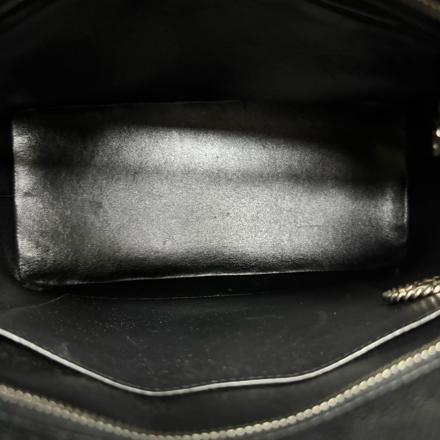 Chanel - Medallion Tote - Leather - Black - (Medium)
