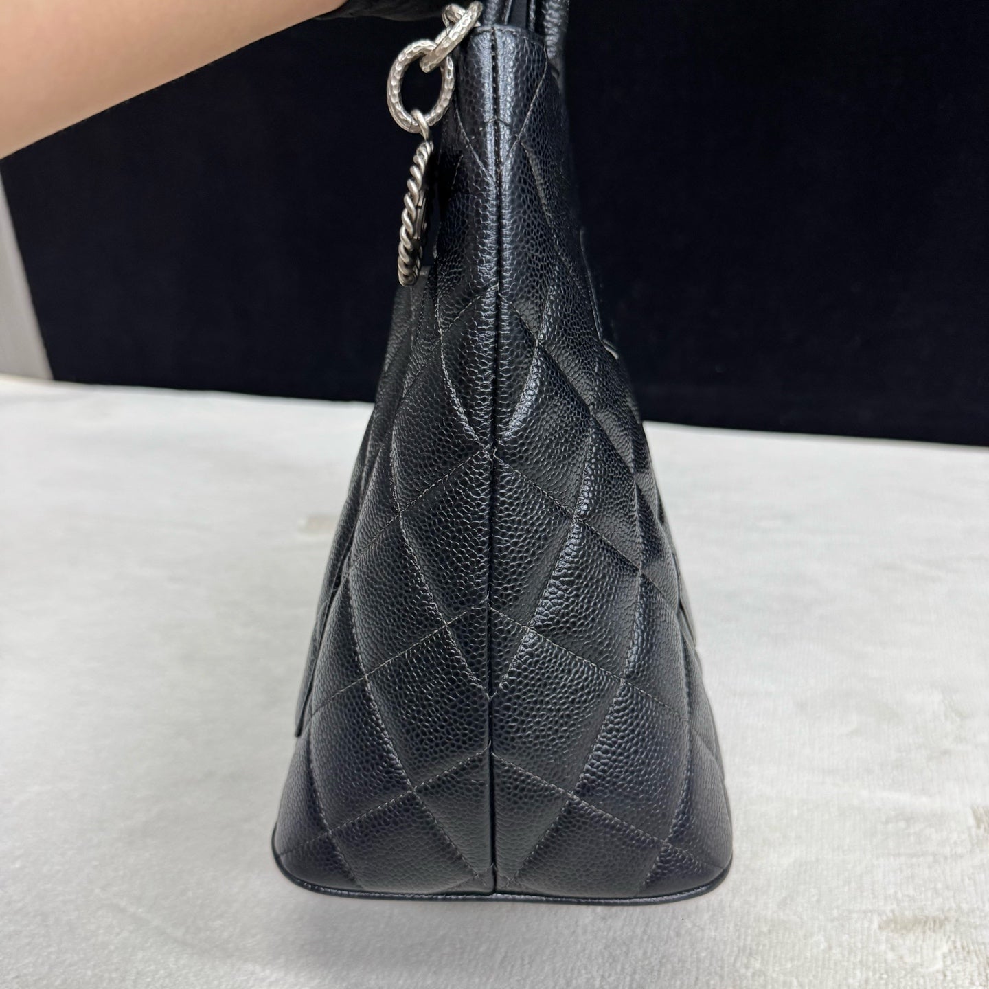 Chanel - Medallion Tote - Leather - Black - (Medium)