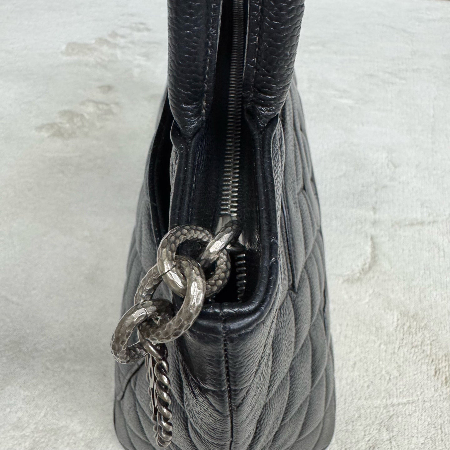 Chanel - Medallion Tote - Leather - Black - (Medium)