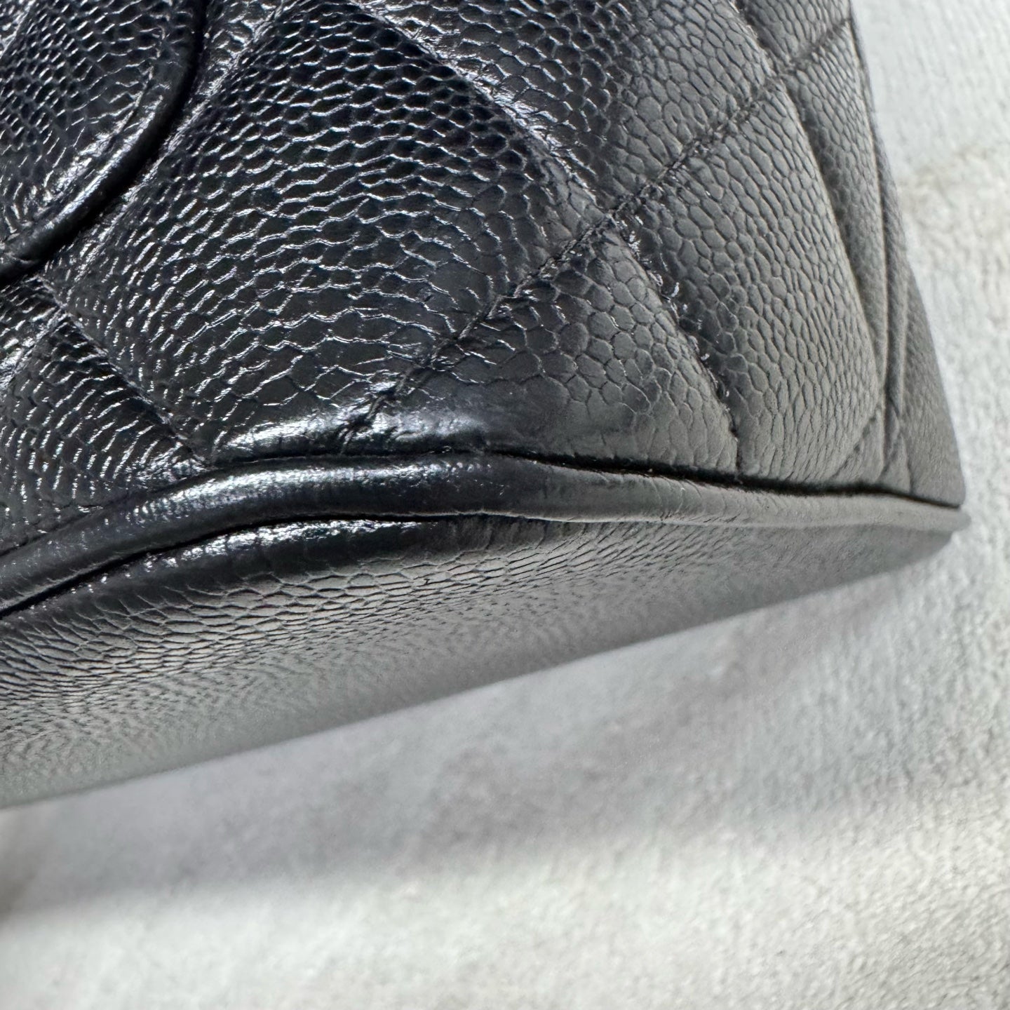 Chanel - Medallion Tote - Leather - Black - (Medium)