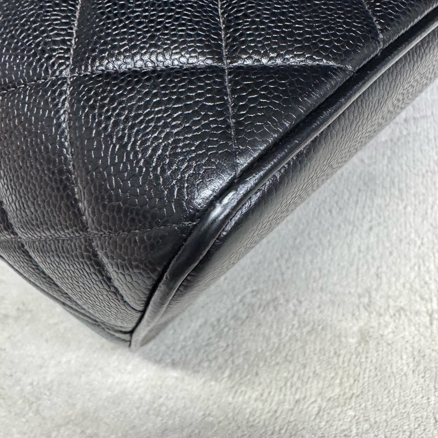 Chanel - Medallion Tote - Leather - Black - (Medium)