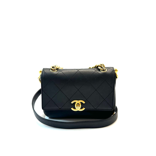 Chanel - Messenger - Leather - Black