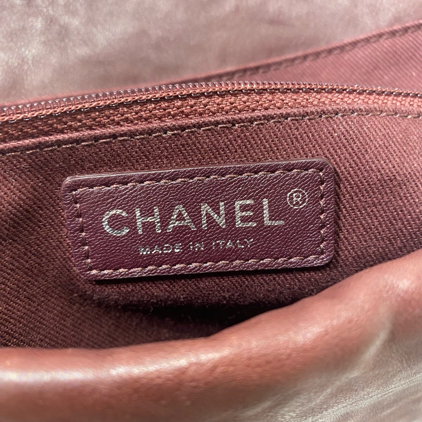 Chanel - Messenger Bag - Aged lambskin leather - Burgundy Red with Aged Silver-Tone Hardware - (Medium)