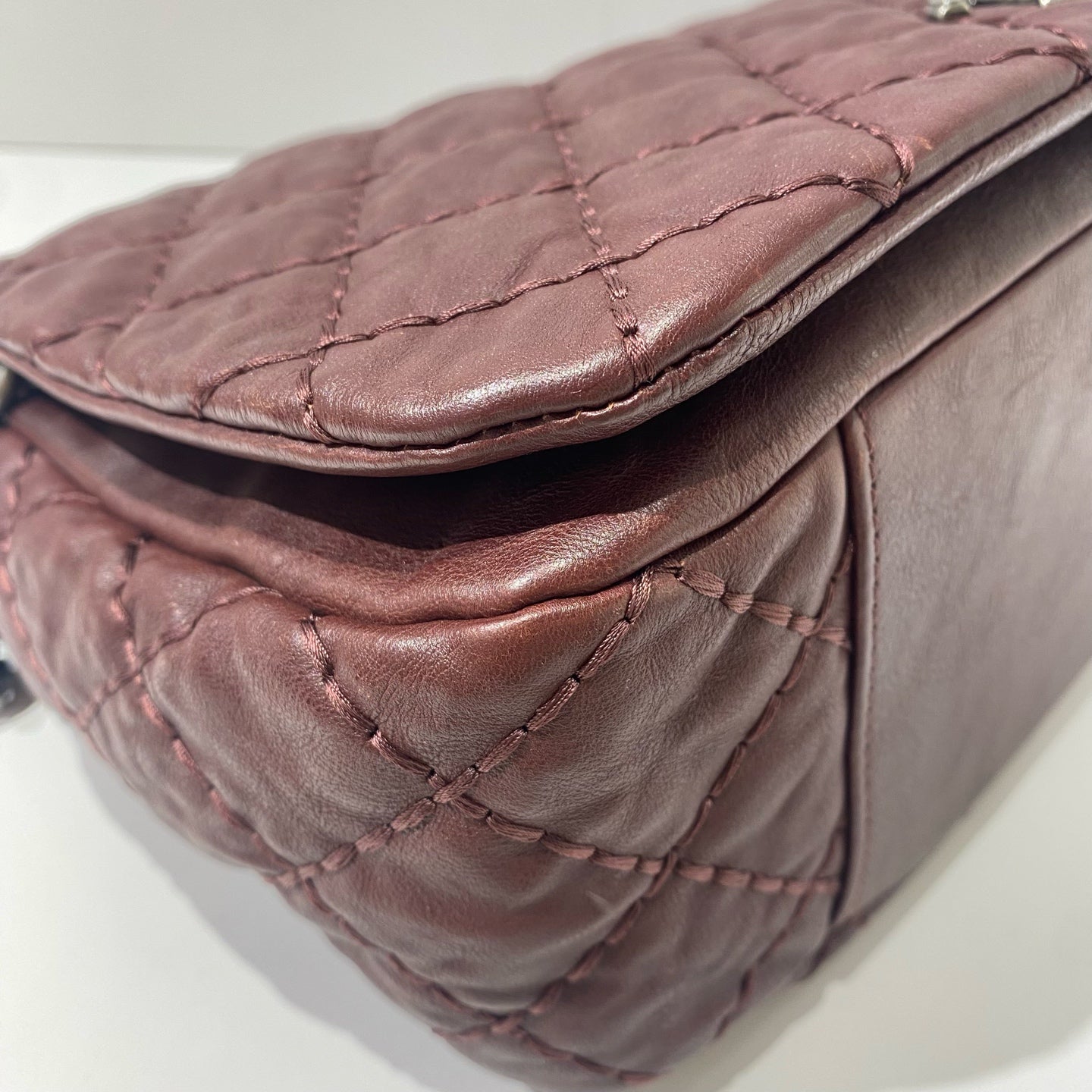 Chanel - Messenger Bag - Aged lambskin leather - Burgundy Red with Aged Silver-Tone Hardware - (Medium)