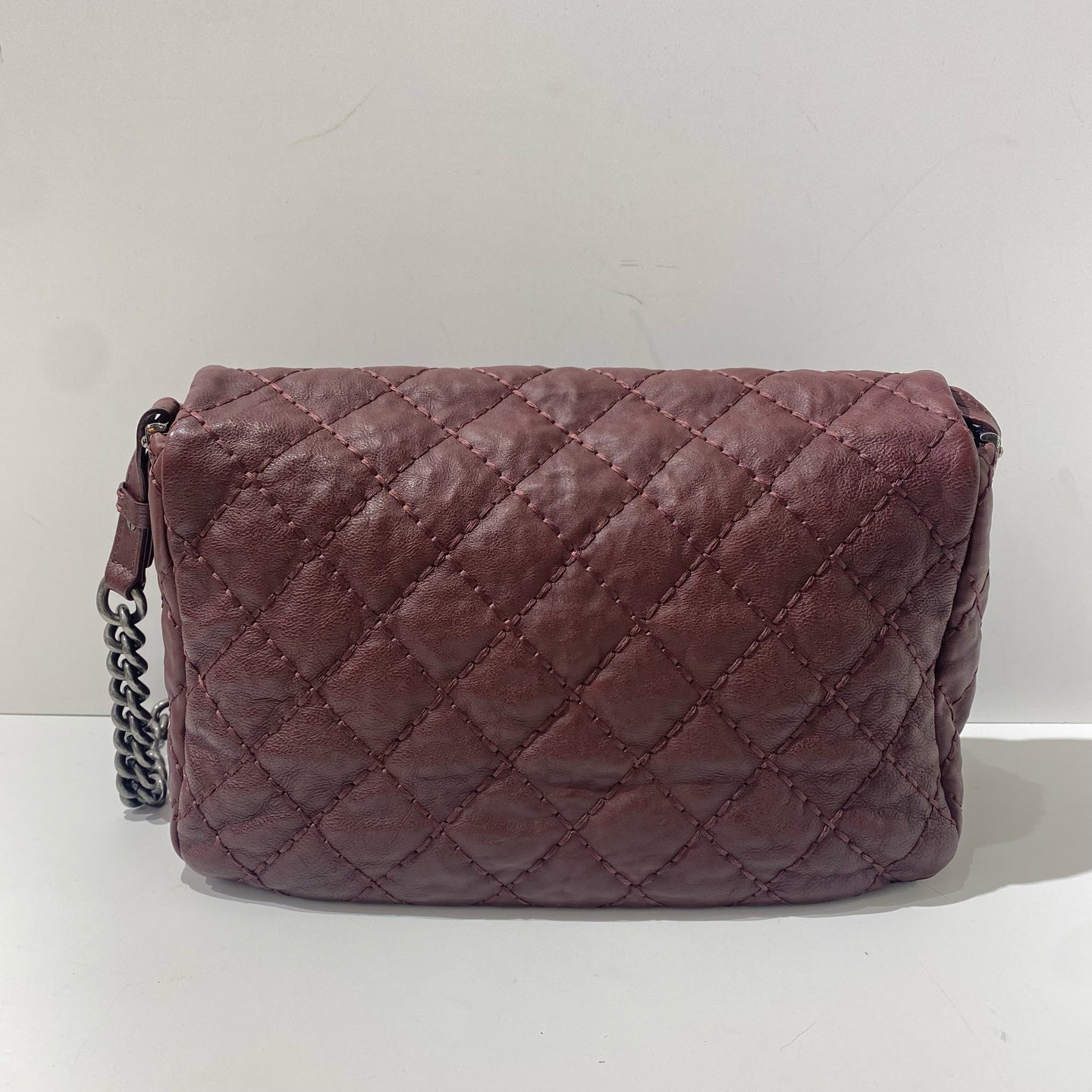 Chanel - Messenger Bag - Aged lambskin leather - Burgundy Red with Aged Silver-Tone Hardware - (Medium)