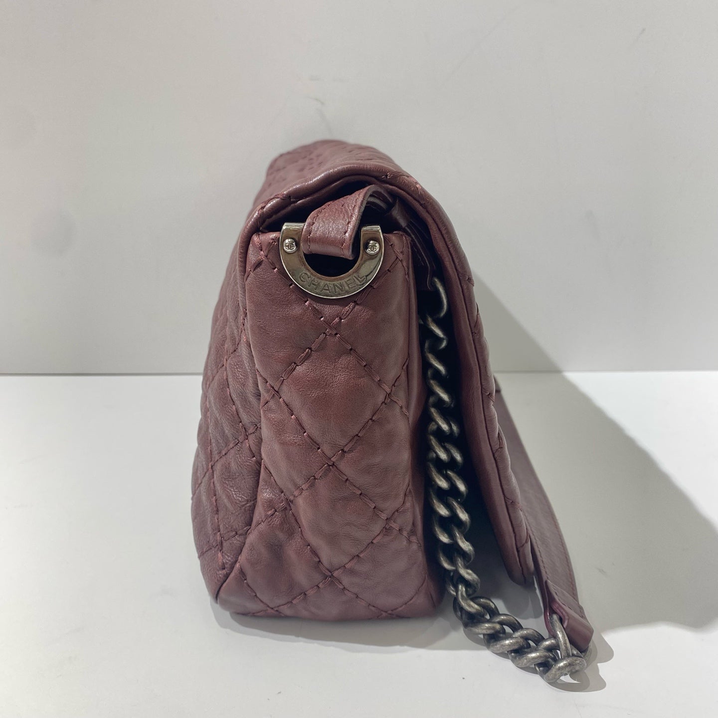 Chanel - Messenger Bag - Aged lambskin leather - Burgundy Red with Aged Silver-Tone Hardware - (Medium)