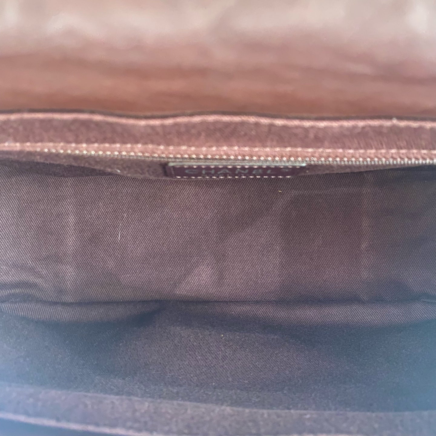 Chanel - Messenger Bag - Aged lambskin leather - Burgundy Red with Aged Silver-Tone Hardware - (Medium)