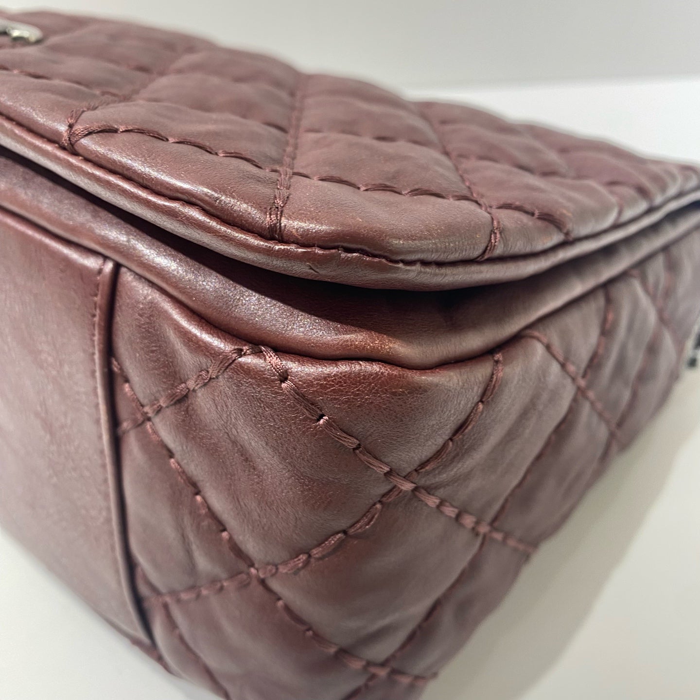 Chanel - Messenger Bag - Aged lambskin leather - Burgundy Red with Aged Silver-Tone Hardware - (Medium)