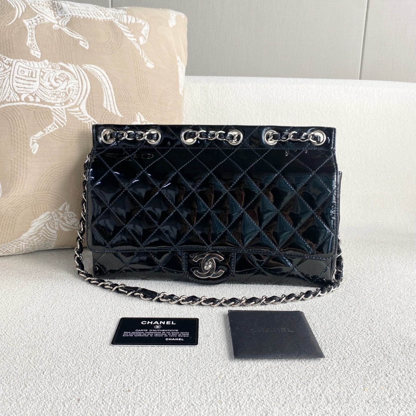 Chanel - Milk Box Flap Bag - Patent leather - Black with Silver-Tone Hardware - (medium)