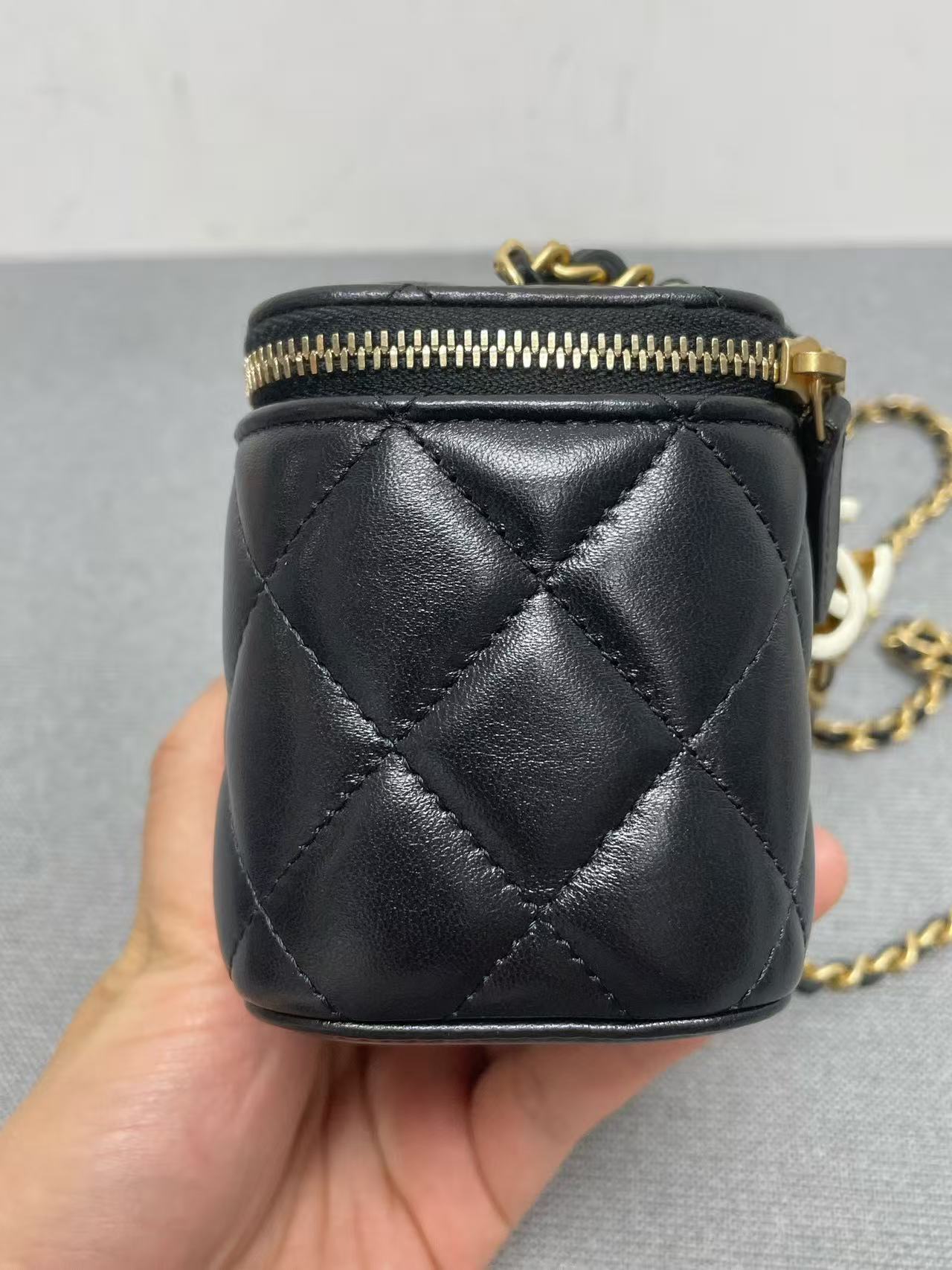 Chanel - Mini Cosmetic Case - Lambskin leather - Black - (mini)