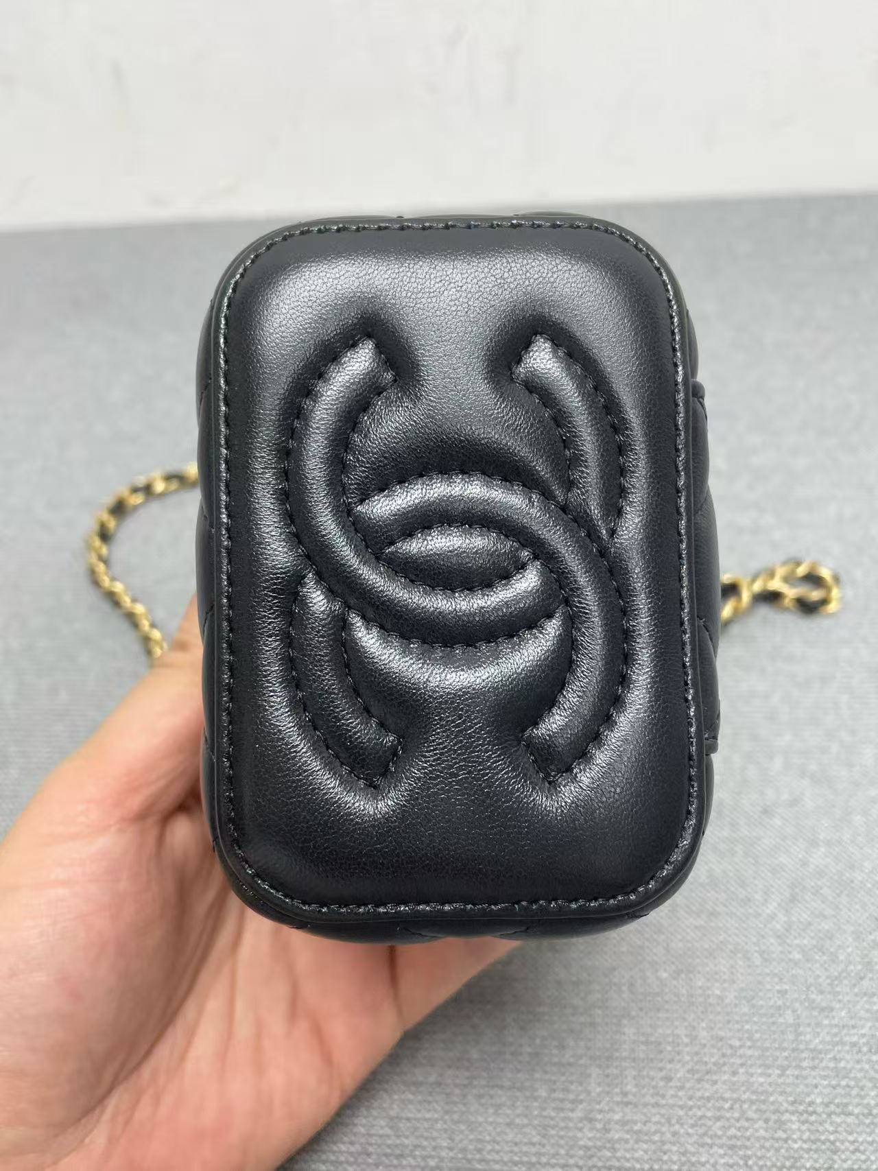 Chanel - Mini Cosmetic Case - Lambskin leather - Black - (mini)