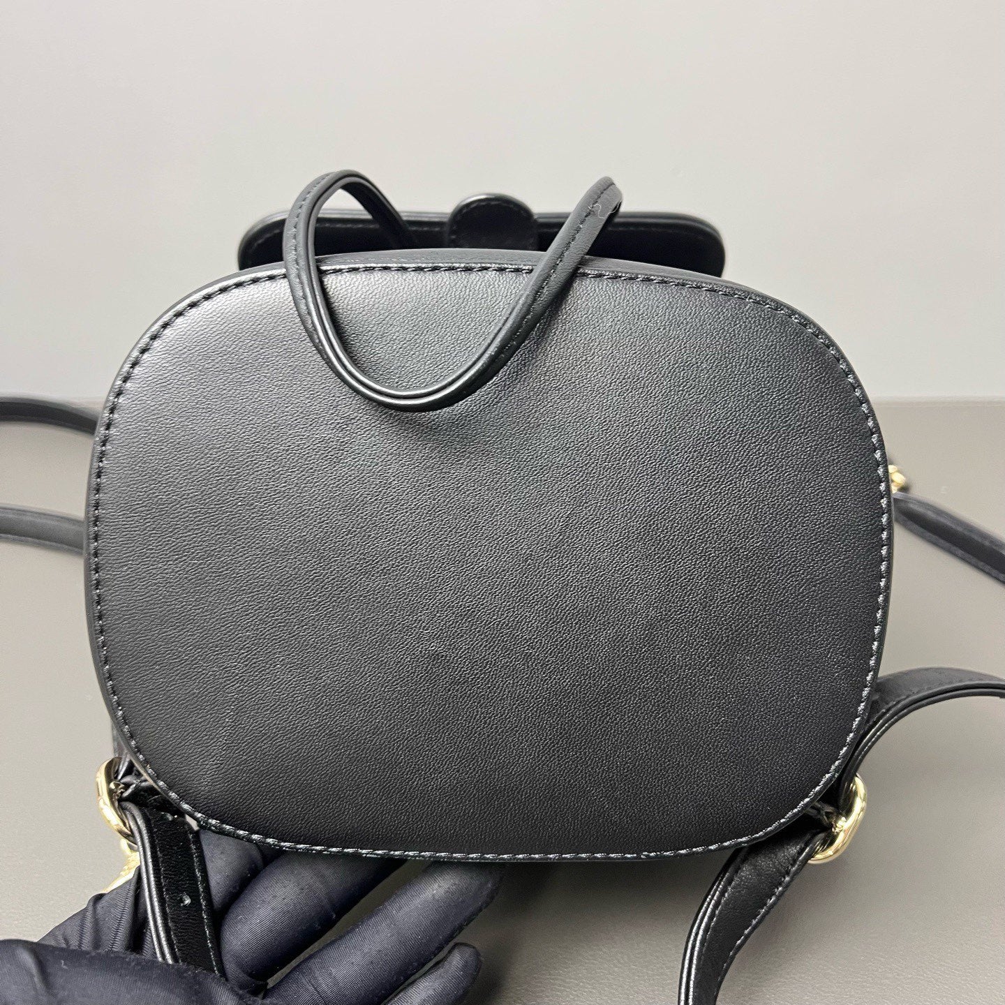 Chanel - Mini Drawstring Backpack - Lambskin leather - Black with Gold-Tone Hardware - (mini)