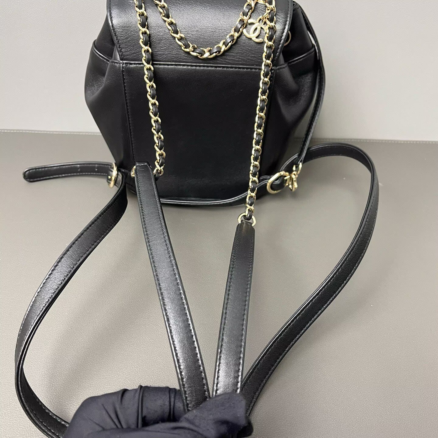 Chanel - Mini Drawstring Backpack - Lambskin leather - Black with Gold-Tone Hardware - (mini)